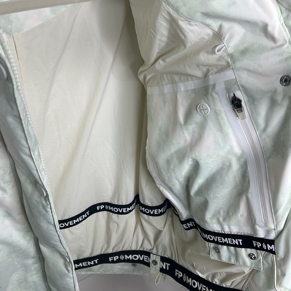 Free People NWT FP Movement Bunny Slope Printed Puffer Ski Coat M - Picture 7 of 9